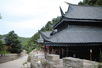 　7月9日，密云水庫附近隸屬于某單位的栗林度假山莊，建筑風格古色古香