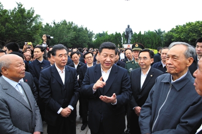 2012年12月11日，習(xí)近平任總書記后，首次出京考察選擇廣東，在深圳蓮花山向鄧小平像敬獻(xiàn)花籃，強(qiáng)調(diào)