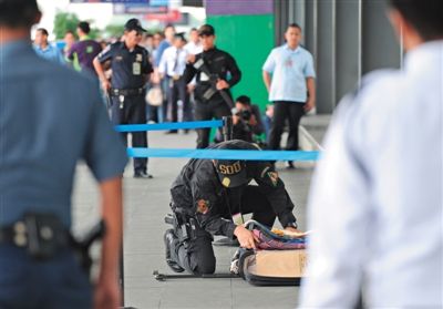 當?shù)貢r間9月1日，菲律賓國家調(diào)查局人員在馬尼拉國際機場破獲一起可疑汽車炸彈攻擊事件，逮捕4名嫌犯。