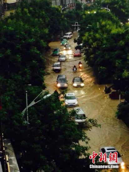 9月1日，受持續(xù)強(qiáng)降水影響，重慶巫溪縣遭受?chē)?yán)重暴雨洪災(zāi)。