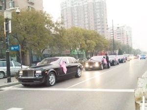 豪華婚禮車隊。(網(wǎng)友供圖)