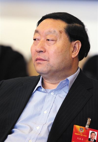 政協(xié)委員、國家電網(wǎng)公司董事長劉振亞說，原來其工資超過100萬，現(xiàn)在他是公司里降薪最多的。圖/CFP