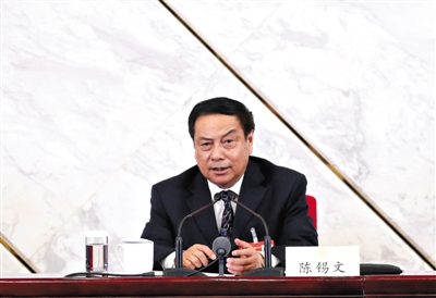 　全國政協(xié)委員、中央農(nóng)村工作領(lǐng)導(dǎo)小組副組長陳錫文。