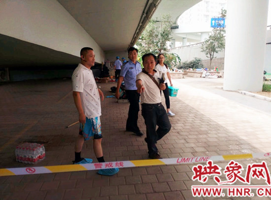 事發(fā)后，警方封鎖現(xiàn)場進(jìn)行調(diào)查取證。