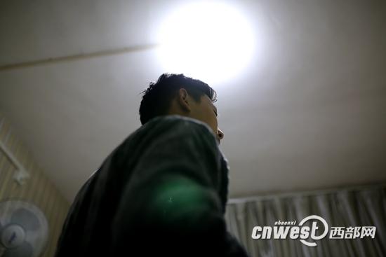 2013年2月份，17歲的林波在陜西省疾控中心拿到HIV確診報(bào)告。