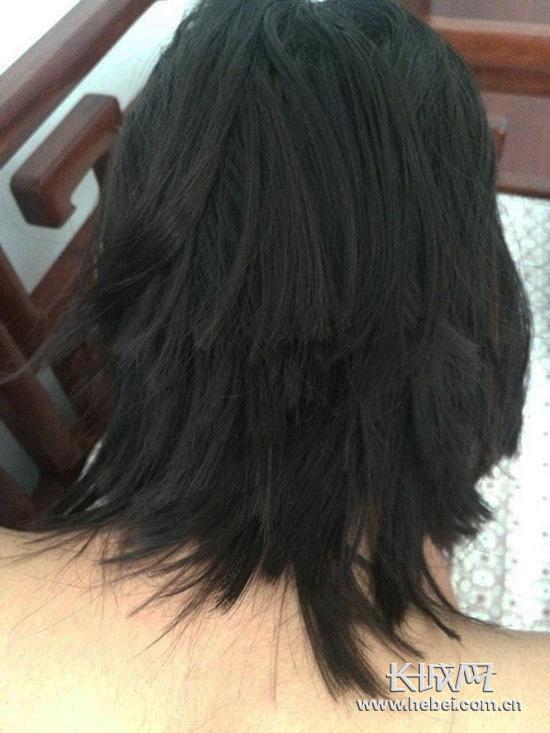 唐山市第六十二中學(xué)高一女生王某被老師剪得七零八碎的頭發(fā)。學(xué)生家長陳女士/供圖