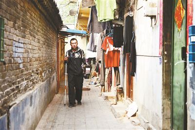 雖然曾被報道擁有兩套房產，李大鵬實際的租住地在一片棚戶區(qū)里