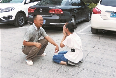 一位來自山西的父親，在燕郊找到陷入傳銷組織的女兒，當街痛哭，求女兒回家
