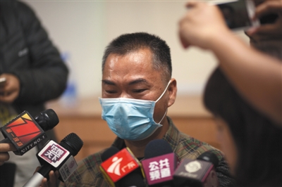 昨日，深圳，羅一笑的父親羅爾接受媒體采訪。圖/視覺中國