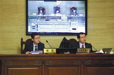 “小黃車”的商標所有人“數(shù)人公司”代理律師稱，“ofo小黃車”侵犯了“小黃車”的注冊商標。