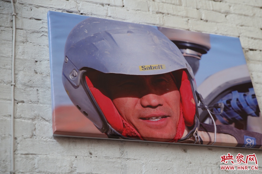 賽車的世界、更是男人的世界。圖為部分參展攝影作品。