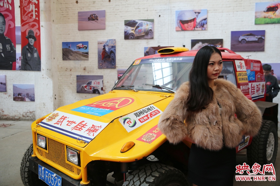 姐是車模，賽車的車。
