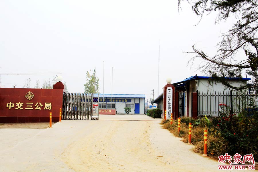 鄭州市京廣快速路南段三工區(qū)項(xiàng)目部還未撤離。