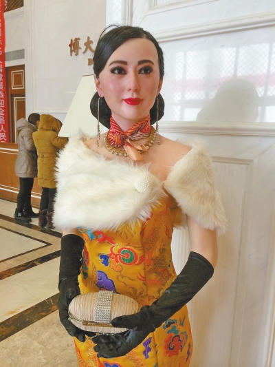 若不是這身似是而非的衣服，你能認(rèn)出這是范冰冰嗎？