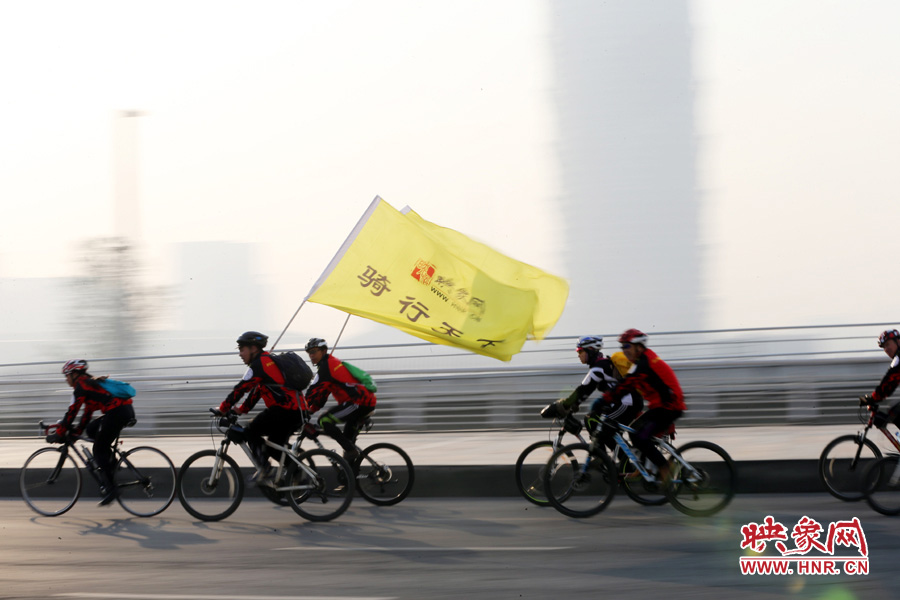 獻(xiàn)愛(ài)心、騎行天下，映象網(wǎng)騎行車(chē)友樂(lè)翻天