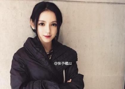 國民老公王思聰?shù)木p聞女友張予曦，93年