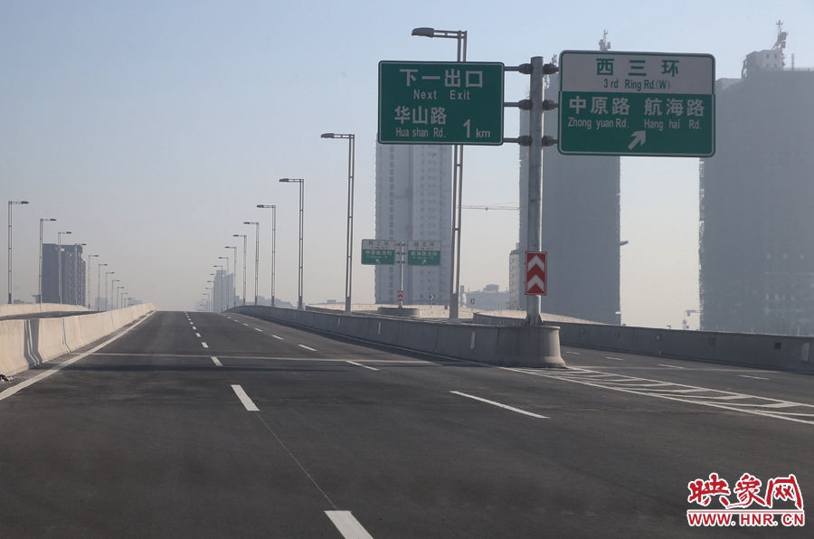 華山路方向與西三環(huán)出口。