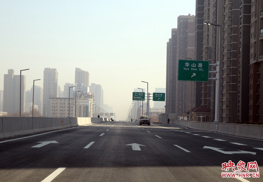 嵩山南路方向，華山路出口。