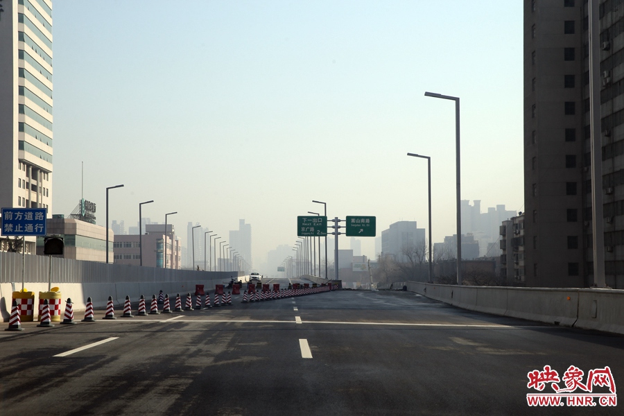 嵩山南路出口，由西向東至嵩山南路出口向東暫未開通。