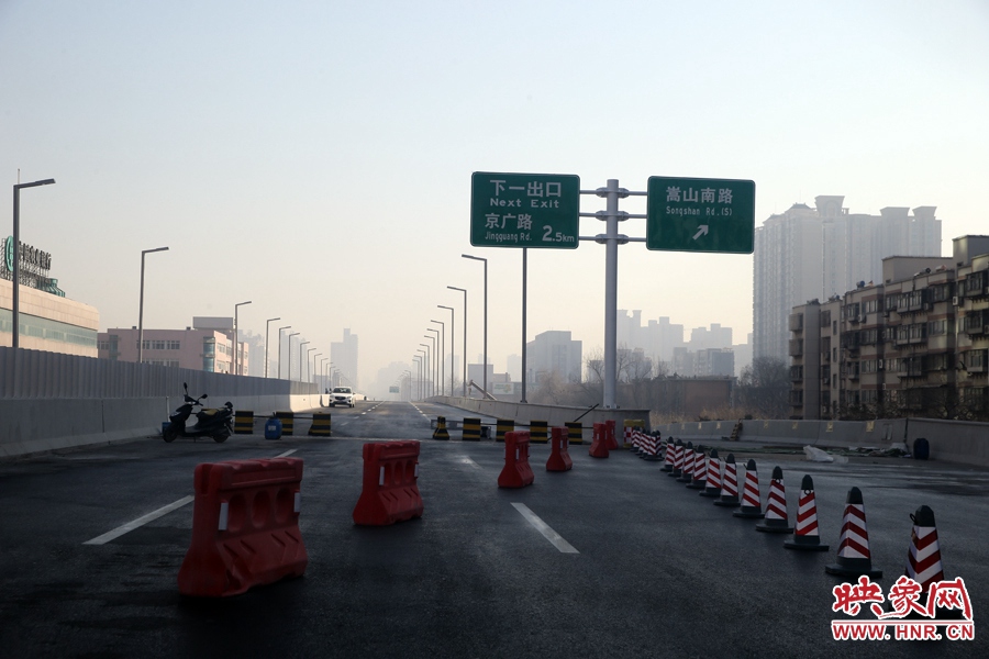 嵩山南路出口，由西向東至嵩山南路出口向東暫未開通。