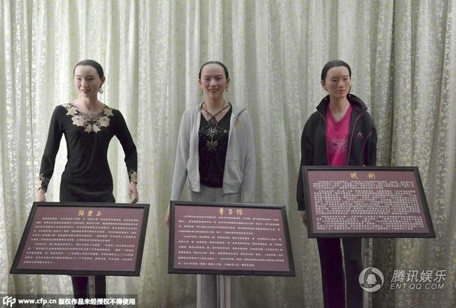 ，“華鎣山中外名人蠟像館”中的蠟像，被網(wǎng)友稱作“華鎣山農(nóng)貿(mào)服裝發(fā)布會(huì)”。