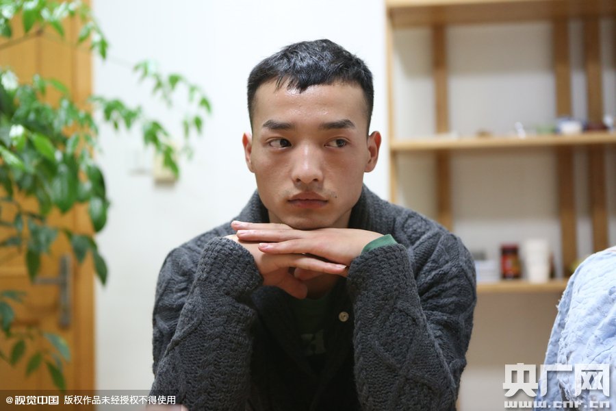 網(wǎng)絡(luò)紅人葉良辰現(xiàn)身浙江臺州，接受記者的專訪。