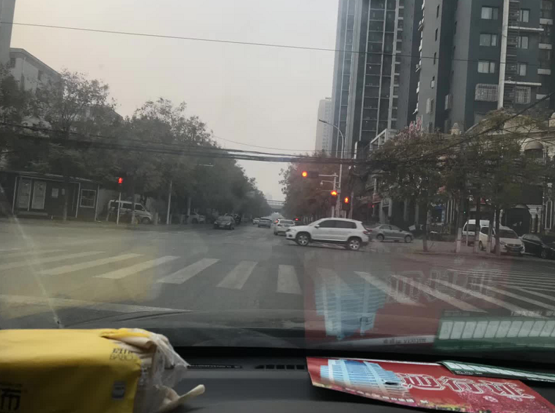限行第一天！鄭州的早高峰是這個(gè)樣子的