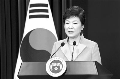 1月6日，韓國總統(tǒng)樸槿惠在首爾總統(tǒng)府青瓦臺(tái)舉行的新年記者會(huì)上發(fā)言。新華社發(fā)