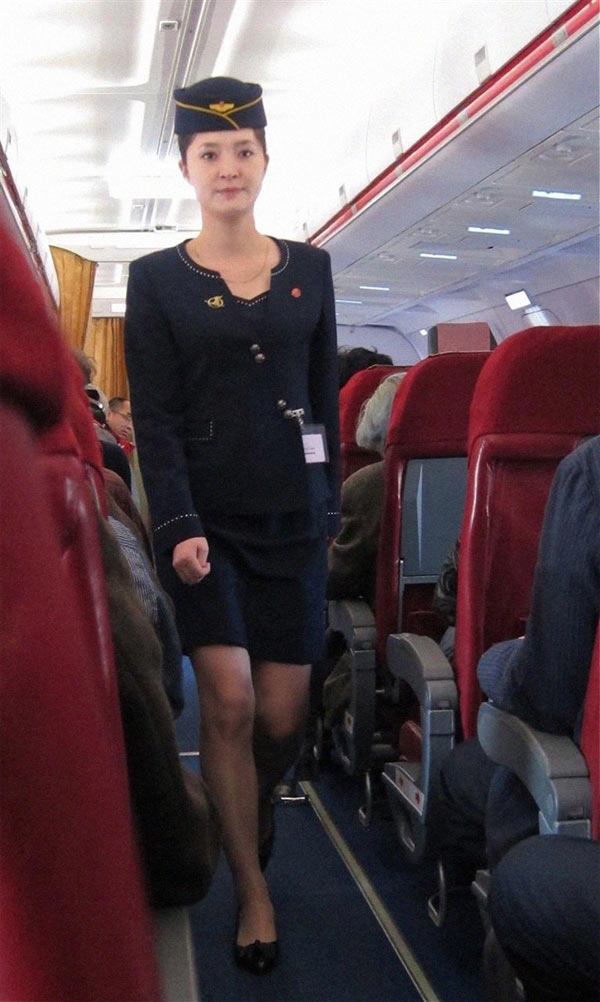 朝鮮領(lǐng)導(dǎo)人金正恩最近下令國營高麗航空的女空服員改穿比較短、比較緊的裙子。
