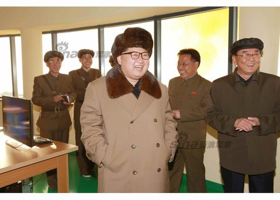 金正恩現(xiàn)場指導工作。