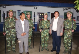 　5月17日，岳陽監(jiān)獄，自稱是聯(lián)合國官員的男子被當(dāng)場抓獲。圖/通訊員續(xù)暖和