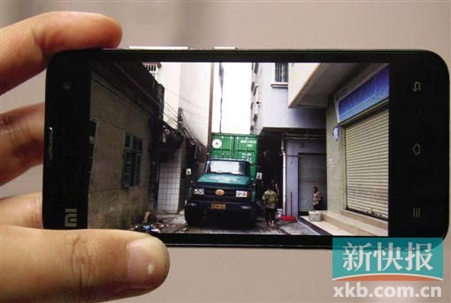 吳師傅的貨車被迫停留在現(xiàn)場幾天。
