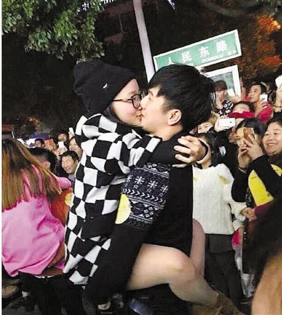 雖只是縣城的比賽，但水準(zhǔn)著實(shí)不低，居然有選手采用考拉式。