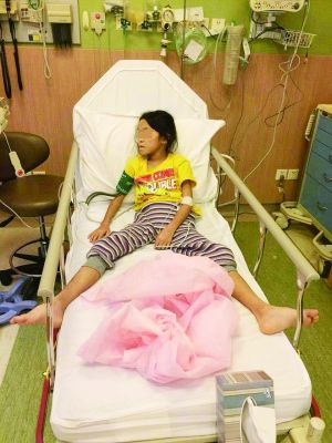 病危的8歲中國(guó)女孩菲比。