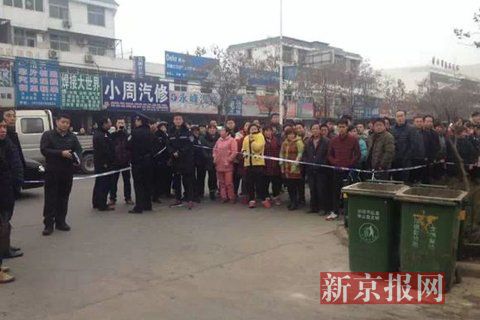 亳州路邊垃圾桶內(nèi)驚現(xiàn)碎尸。網(wǎng)友供圖
