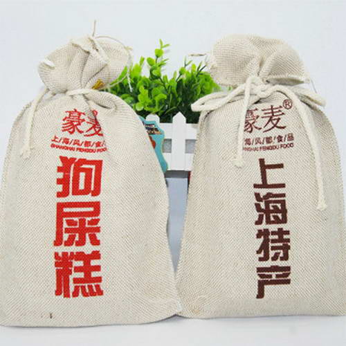上海某公司推出的一款名為“狗屎糕”的產(chǎn)品引來不少質(zhì)疑。