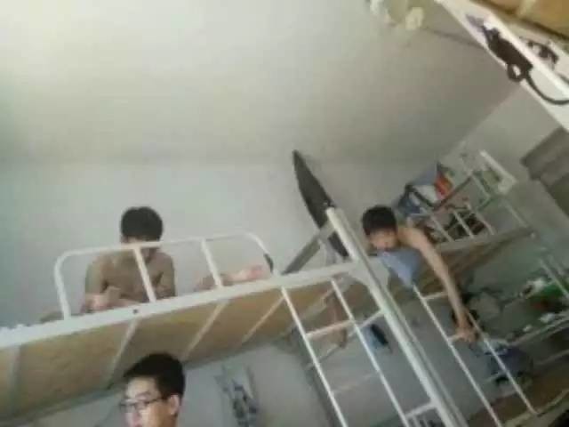 這個(gè)學(xué)校的男生宿舍火了！女同學(xué)都喊著要嫁