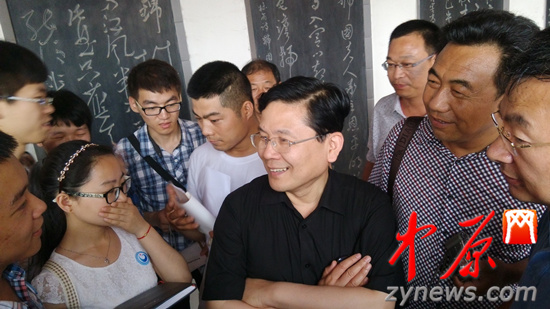 余光中、汪國真做客杜甫故里 共話詩圣家國情懷