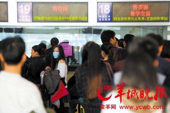 2015年春運(yùn),“囤票”不再是黃牛的專屬行為,普通乘客也開始加入其中。