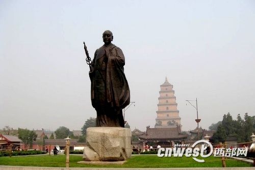 樹(shù)立于大雁塔前的唐玄奘像,他是中印兩國(guó)悠久交流史的代表人物。