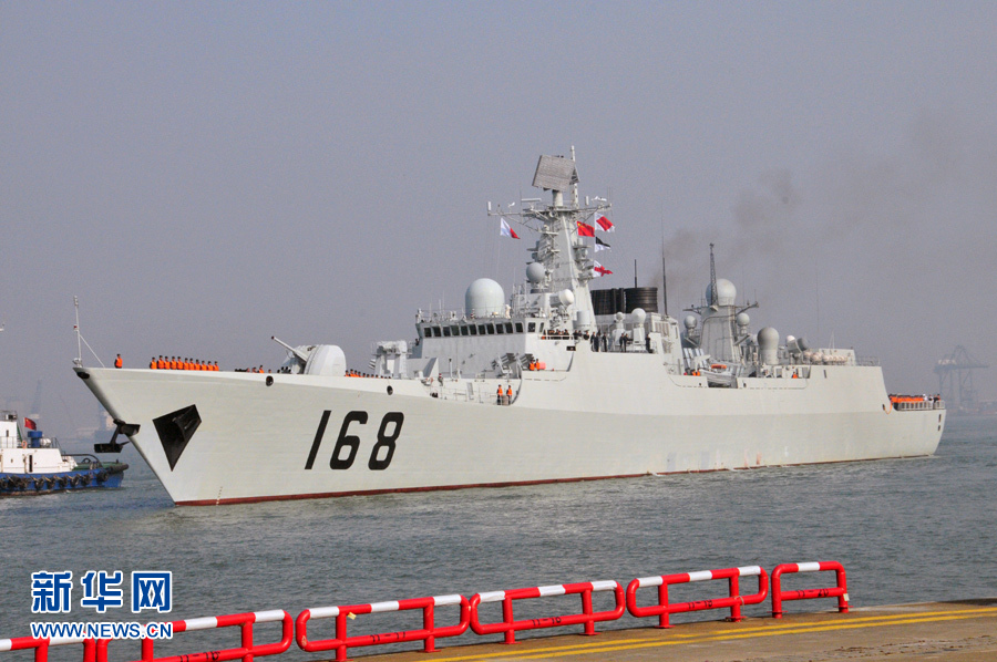 　25日15時，海軍南海艦隊“廣州”號驅(qū)逐艦駛?cè)霃V州南沙汽車碼頭