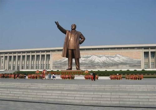 韓國稱或利用導(dǎo)彈對平壤等大城市的金日成、金正日銅像進(jìn)行精密打擊