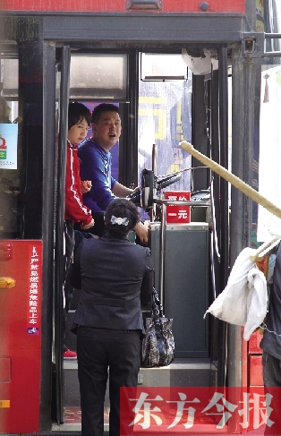 梅麗手持殘疾人證等車時，多次被司機婉言謝絕