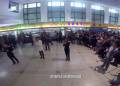 火車站候車大廳紅歌快閃迎國(guó)慶！百人互動(dòng)，震撼現(xiàn)場(chǎng)嗨翻天！