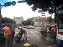 好恐怖的車禍！騎車先到人才到
