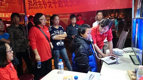 小男孩走失，移動(dòng)員工幫他們找 親人