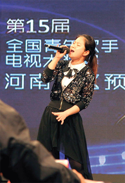 選手們演唱很賣力，要把最好的一面展現(xiàn)給評委