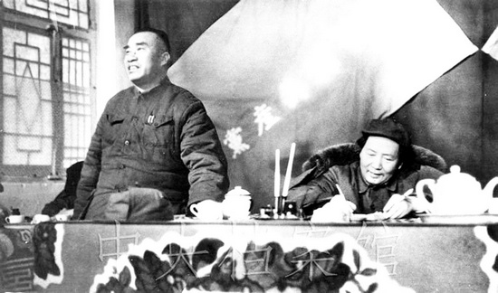 毛澤東、朱德在中共七屆二中全會(huì)上 圖片來自中央檔案館