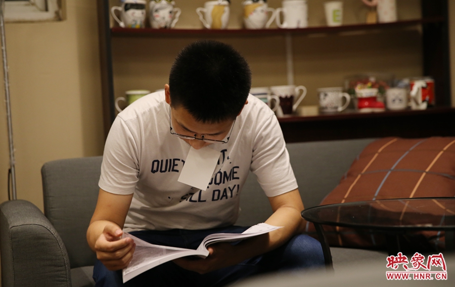 楊栗，22歲，某大學(xué)大三學(xué)生：喜歡這種看書的環(huán)境。